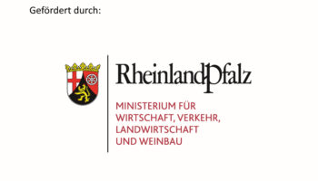 Förderhinweis Grafik mit dem Schriftzug „Gefördert durch:“ sowie dem Wappen und Logo des Landes Rheinland-Pfalz. Sichtbar ist der Text „Ministerium für Wirtschaft, Verkehr, Landwirtschaft und Weinbau“ auf hellem Hintergrund.