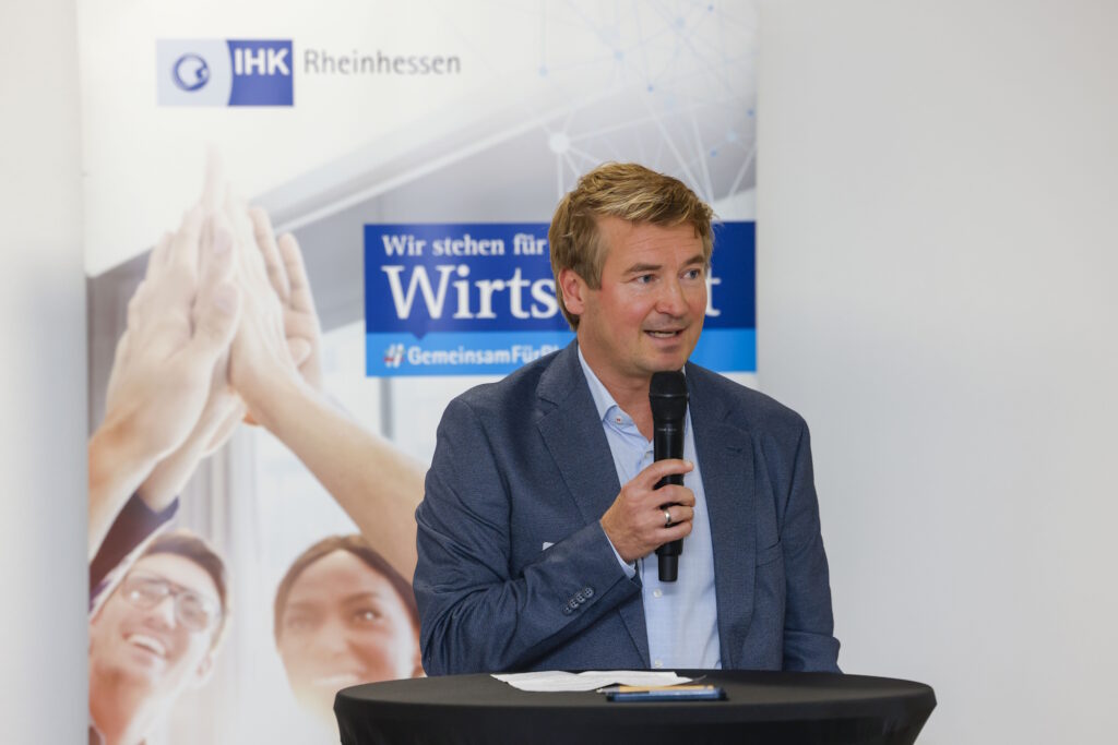 IHK Rheinhessen - Vorstellung Hotelmarktanalyse in Worms-3 © IHK für Rheinhessen Christian Halbig bei der Hotelmarktanalyse