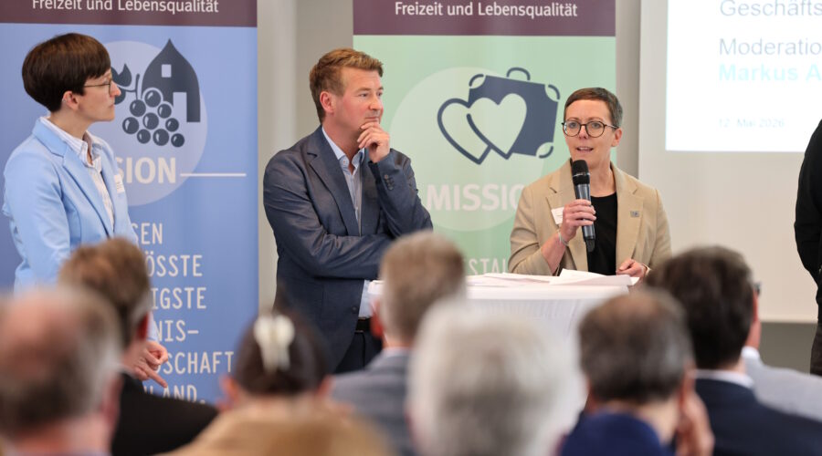 2 Tourismusforum Vorstellung Zukunftsstrategie Rheinhessen 2030+ © IHK für Rheinhessen/Alexander Sell 2 Tourismusforum Vorstellung Zukunftsstrategie Rheinhessen 2030+ © IHK für Rheinhessen/Alexander Sell