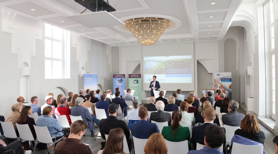 4 Tourismusforum Vorstellung Zukunftsstrategie Rheinhessen 2030+ © IHK für Rheinhessen/Alexander Sell 4 Tourismusforum Vorstellung Zukunftsstrategie Rheinhessen 2030+ © IHK für Rheinhessen/Alexander Sell