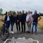 Gemeinsam mit Rücksicht: sichtbares Zeichen für das geplante Welotour-Radnetz ©Pressestelle VG Alzey-Land
